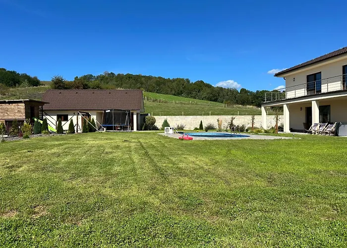 別荘 Luxury Gallery Korytarky *